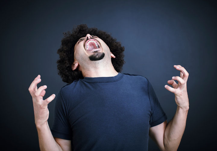 مدام لب به گلایه باز می‌کنید.