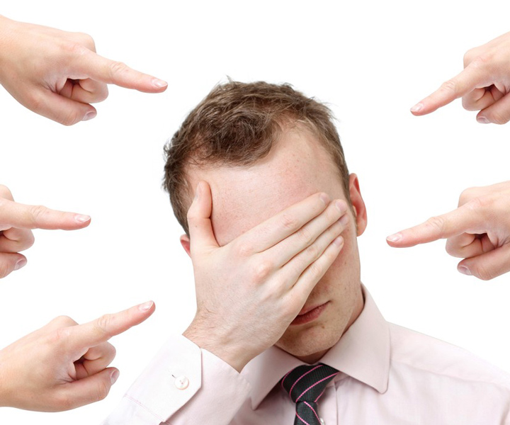 قربانی کردن، اتهام زدن