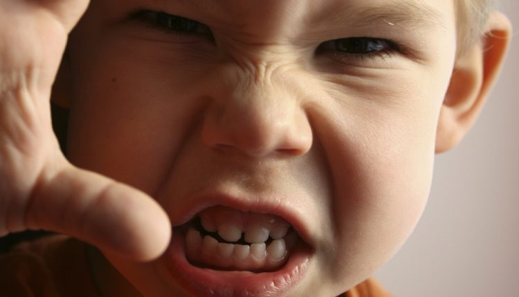دلایل پرخاشگری کودکان و روش‌های مقابله با آن
