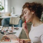 آیا اگر آکنه داریم نباید آرایش کنیم؟