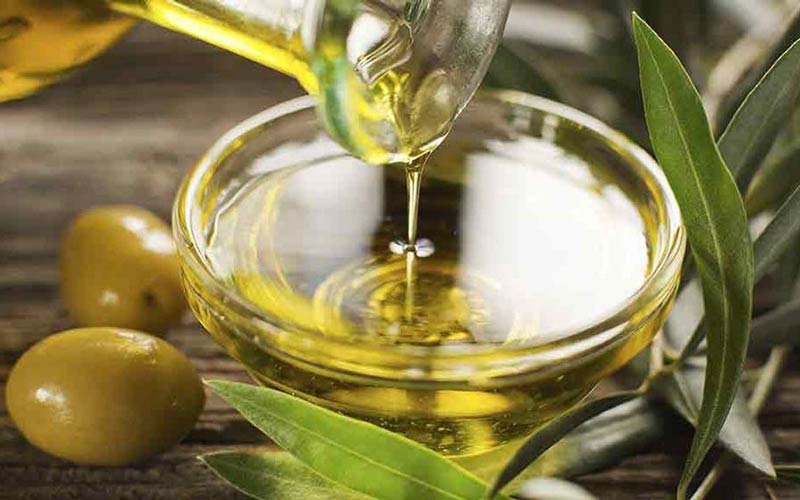 روغن زیتون از چربی‌های مفید غنی است