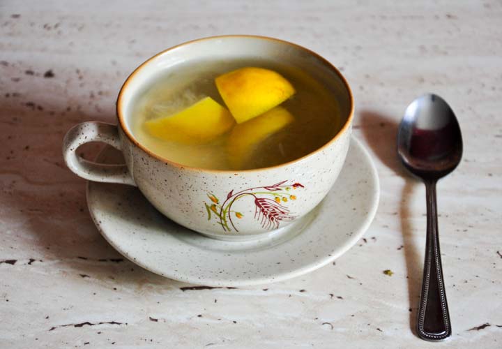 نوشیدن مایعات گرم برای درمان سرماخوردگی