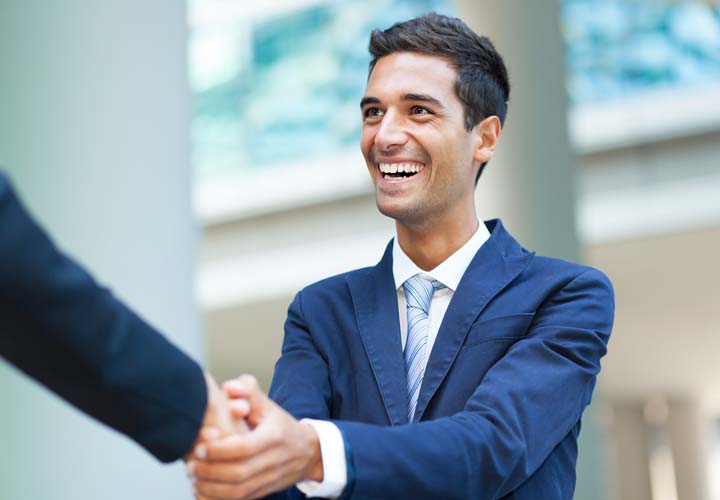 اهمیت لبخند در ایجاد اعتماد و افزایش فروش 