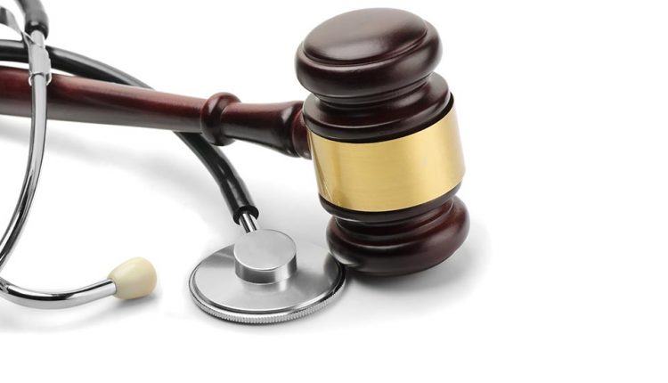 مسئولیت مدنی و کیفری پزشک در مقابل بیماران