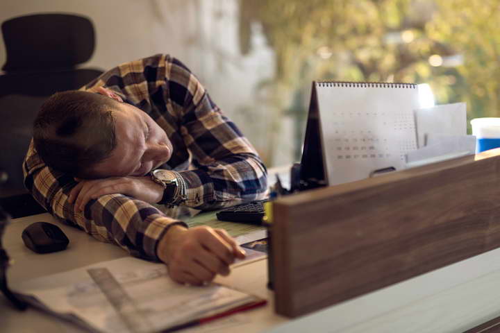 برای اصلاح عادت غذایی، با کسالت بعدازظهر، هوشمندانه کنار بیایید