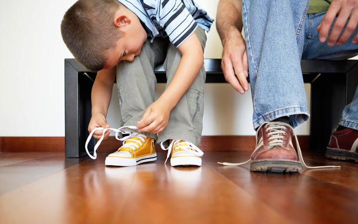 مهارت های حل مسأله مثل بستن کفش‌ هایش - چگونه با کودک خود رفتار کنیم