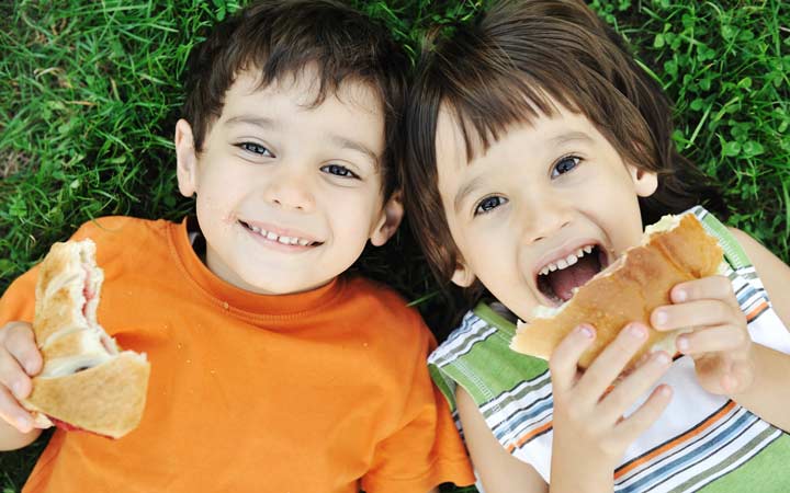 تغذیه سالم باعث نشاط کودک می‌شود ـ چگونه کودکی خلاق داشته باشیم