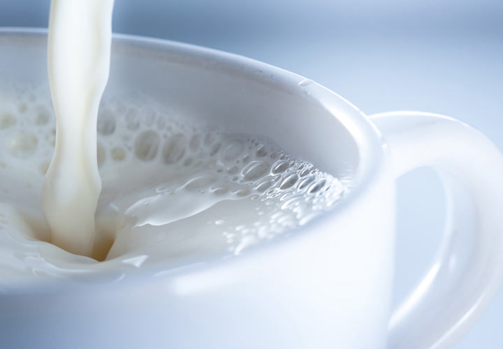رژیم چاقی شیر با داشتن پروتئین، چربی و مواد معدنی به افزایش وزن کمک می کند.