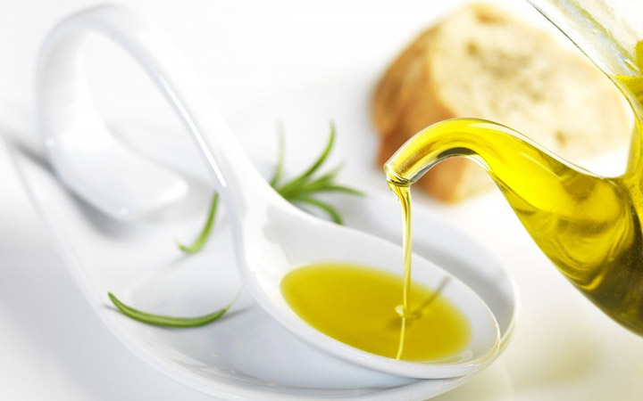 نقش روغن زیتون در جوان ماندن پوست صورت
