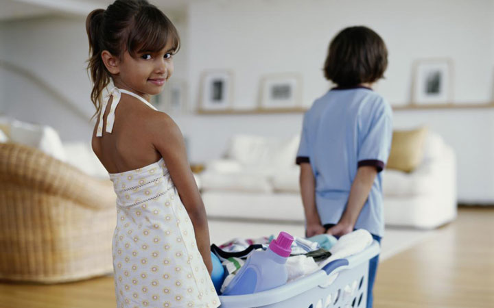 همکاری کودکان در کارهای خانه - مسئولیت پذیری در کودکان