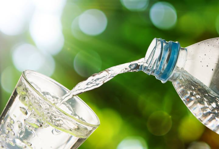 درمان معده درد عصبی - نوشیدن آب و هیدراته کردن بدن