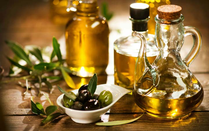 روغن زیتون سرشار از ویتامین E است روی پرپشت و ضخیم شدن ابروها تأثیر زیادی دارد - تقویت ابرو