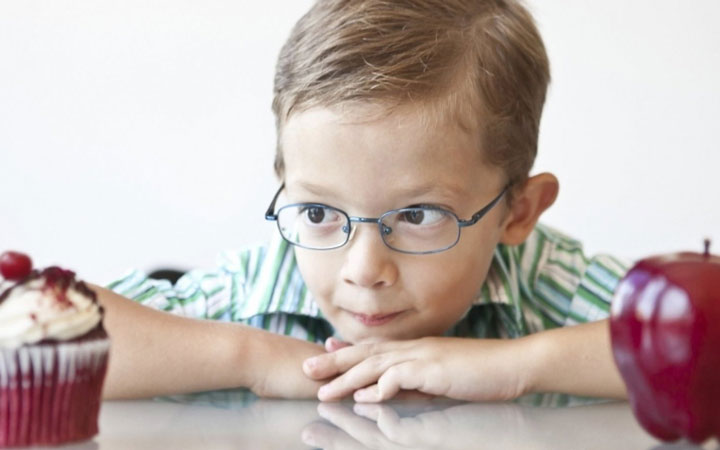 تصمیم گیری فرآیند پیچیده ای دارد و سال ها تجربه لازم است تا به این مهارت دست پیدا کنیم - مهارت تصمیم گیری در کودکان