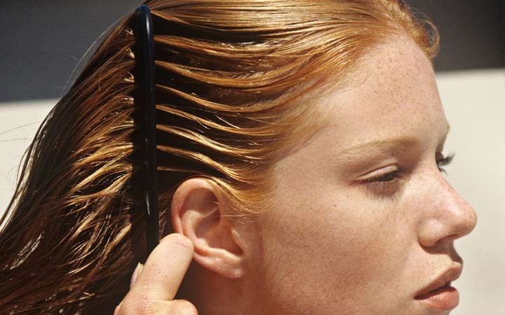 موی سالم دوبار در روز نیاز به برس کشیدن یا شانه‌ زدن دارد - مراقبت از مو
