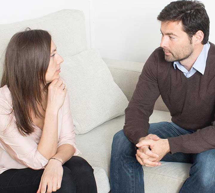 ۷ چیزی که هرگز نباید درمورد همسرتان به دیگران بگویید