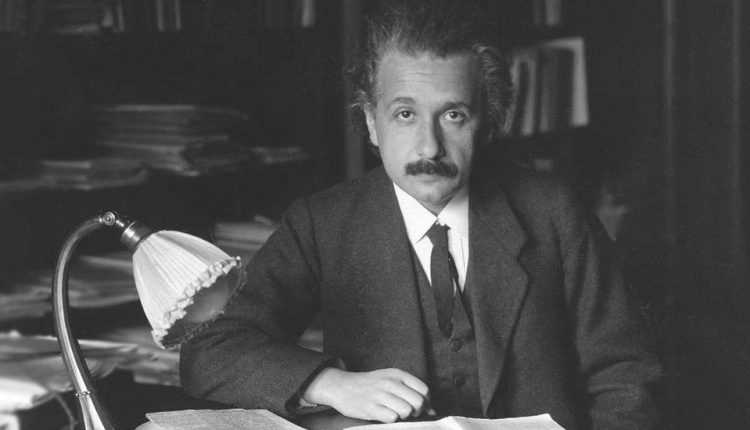 ۲۰ نقل قول از اینشتین که طرزتفکر شما را تغییر می‌دهد