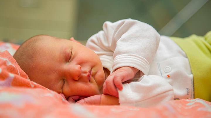 زردی نوزادان بیماری رایج در نوزادان