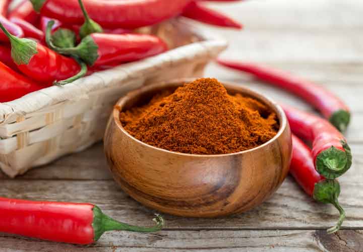 رفع کبودی زیر چشم با فلفل هندی