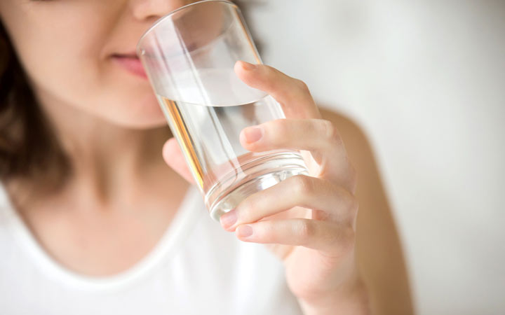 درمان سردرد - مصرف آب کافی