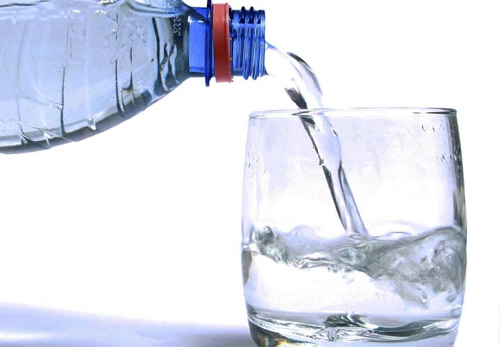 نوشیدن زیاد مایعات و مخصوصا آب بهترین روش برای پیشگری از ابتلا به عفونت کلیه است.