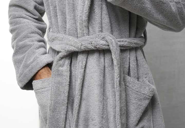 classic-bathrobe-cotton-stone-000_grande_1857ce7c-0e1b-4a73-bad9-addd9ea77dfb_2880x.jpg