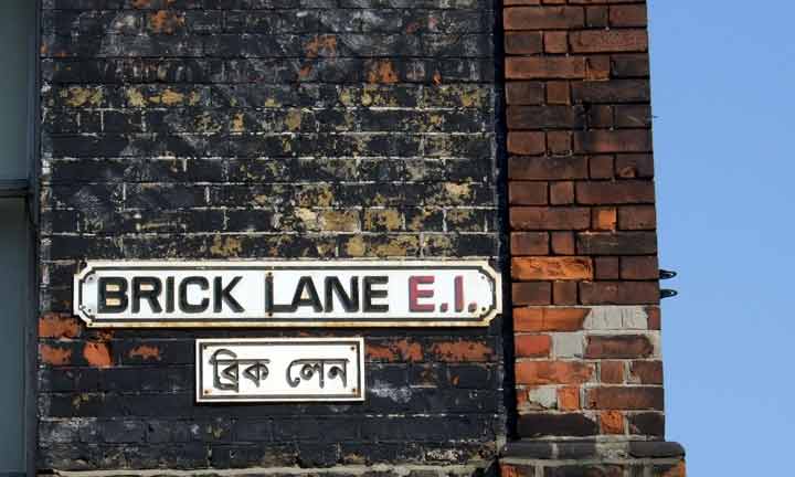 خیابان معروف دو زبانه از جاهای دیدنی لندن