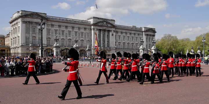کاخ خانواده سلطنتی از جاهای دیدنی لندن