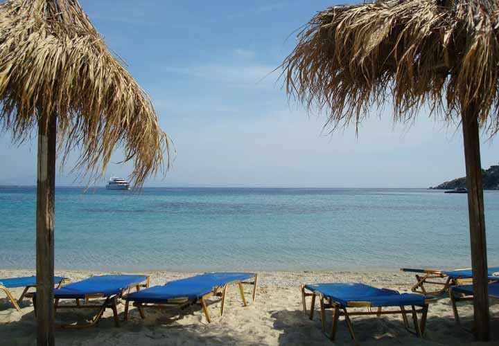 ساحل پسارو از جاذبه‌ های سفر به یونان است.