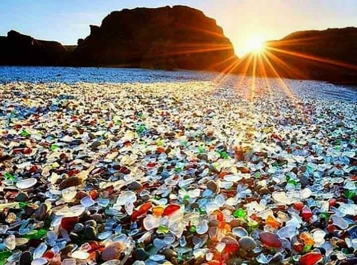 ساحل شیشه ای یکی از سواحل زیبای دنیا