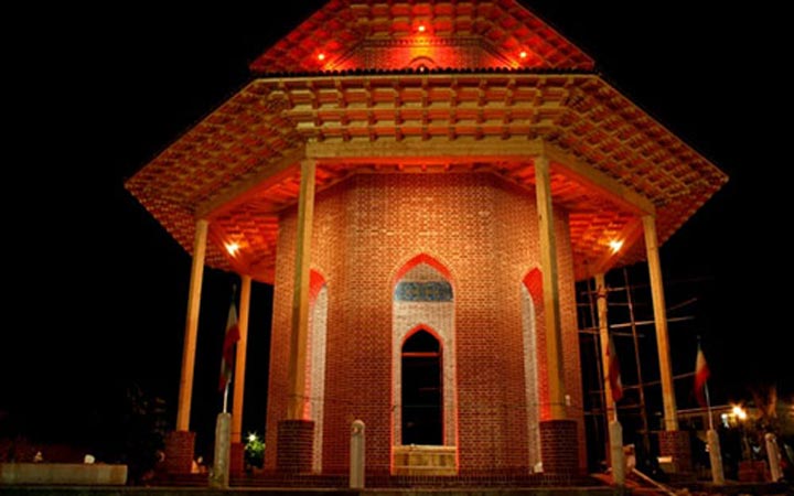 جاهای دیدنی رشت - آرامگاه میرزا کوچک خان جنگلی