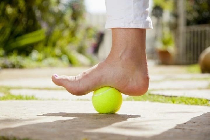 on the ball یکی از اصطلاحات انگلیسی در زبان عامیانه