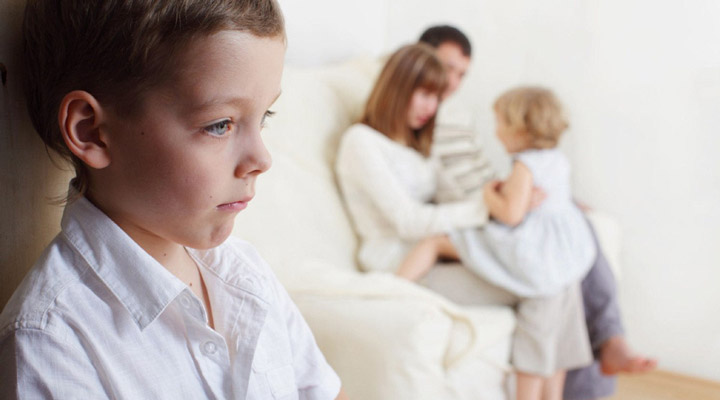 تبعیض بین فرزندان موجب تضعیف روابط خانوادگی می‌شود.