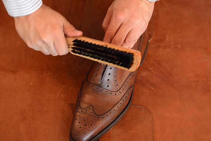 تمیز کردن کفش چرم