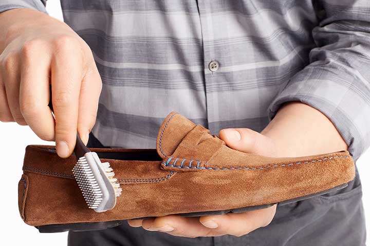 تمیز کردن کفش چرم و جیر