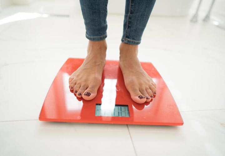یکی از عوارض رژیم خام خواری کاهش وزن به محدوده ای پایین تر از محدودی سلامت وزن است.