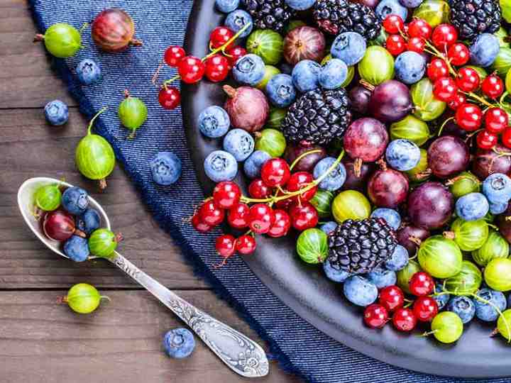 ۱۳ غذایی که خطر ابتلا به سرطان را کاهش میدهد - بری ها