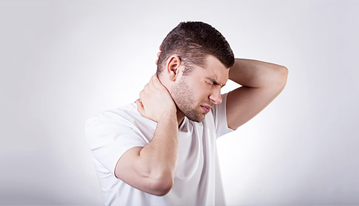 گردن درد بعد از خواب و ۲۰ روش برای بهبود آن