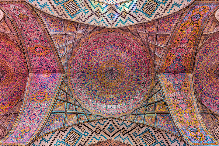 کاشی های خوش رنگ مسجد نصیرالملک شیراز