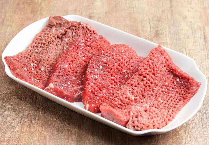 استیک یک دقیقه‌ ای از برش نازک بخش سرینی یا راسته گاوی تهیه می‌ شود که کوبیده شده باشد. - انواع استیک