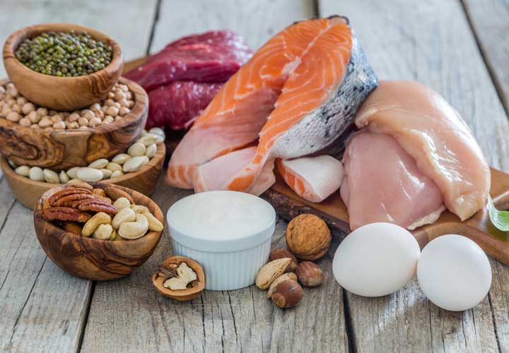 گلوتامین بیشتر در غذاهای حیوانی سرشار از پروتئین یافت می شود.
