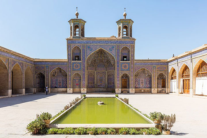 حیاط مسجد نصیرالملک شیراز