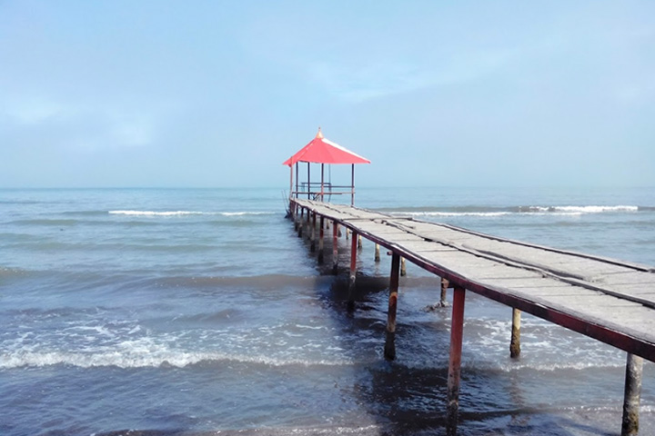 Gisom Beach Pier Photo by Farzad Hasheminejad