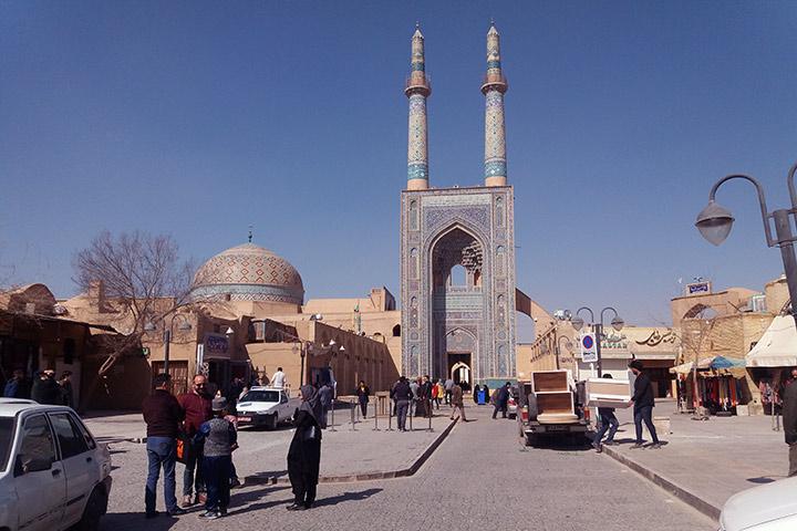Travel guide to Yazd - Go to the Grand Mosque in the travel guide to Yazd