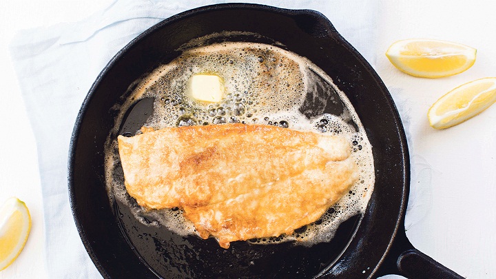 سرخ کردن ماهی - طرز تهیه سبزی پلو با ماهی شب عید