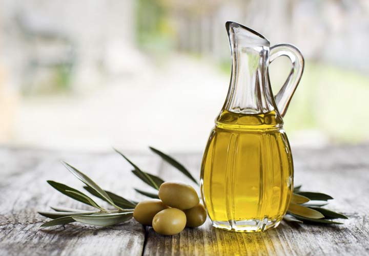 درمان یبوست با روغن زیتون - چربی های موجود در روغن زیتون به درمان یبوست کمک می کنند.