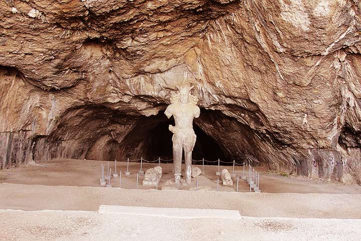 Shapur Cave is one of the sights of Arjan plain