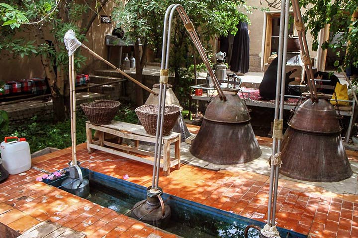Kashan traditional rose making machine