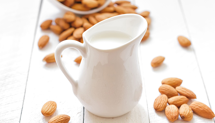 طرز تهیه شیر بادام خانگی و ۷ فایده اساسی آن برای سلامتی