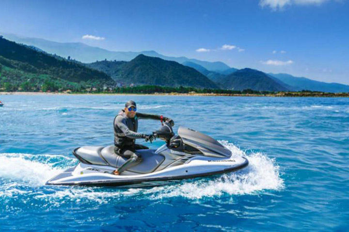 Fun on the shores of Mazandaran
