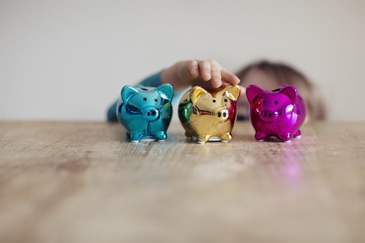 تقسیم بندی پول را به طور عینی به کودک نشان دهید - تقویت هوش مالی کودکان